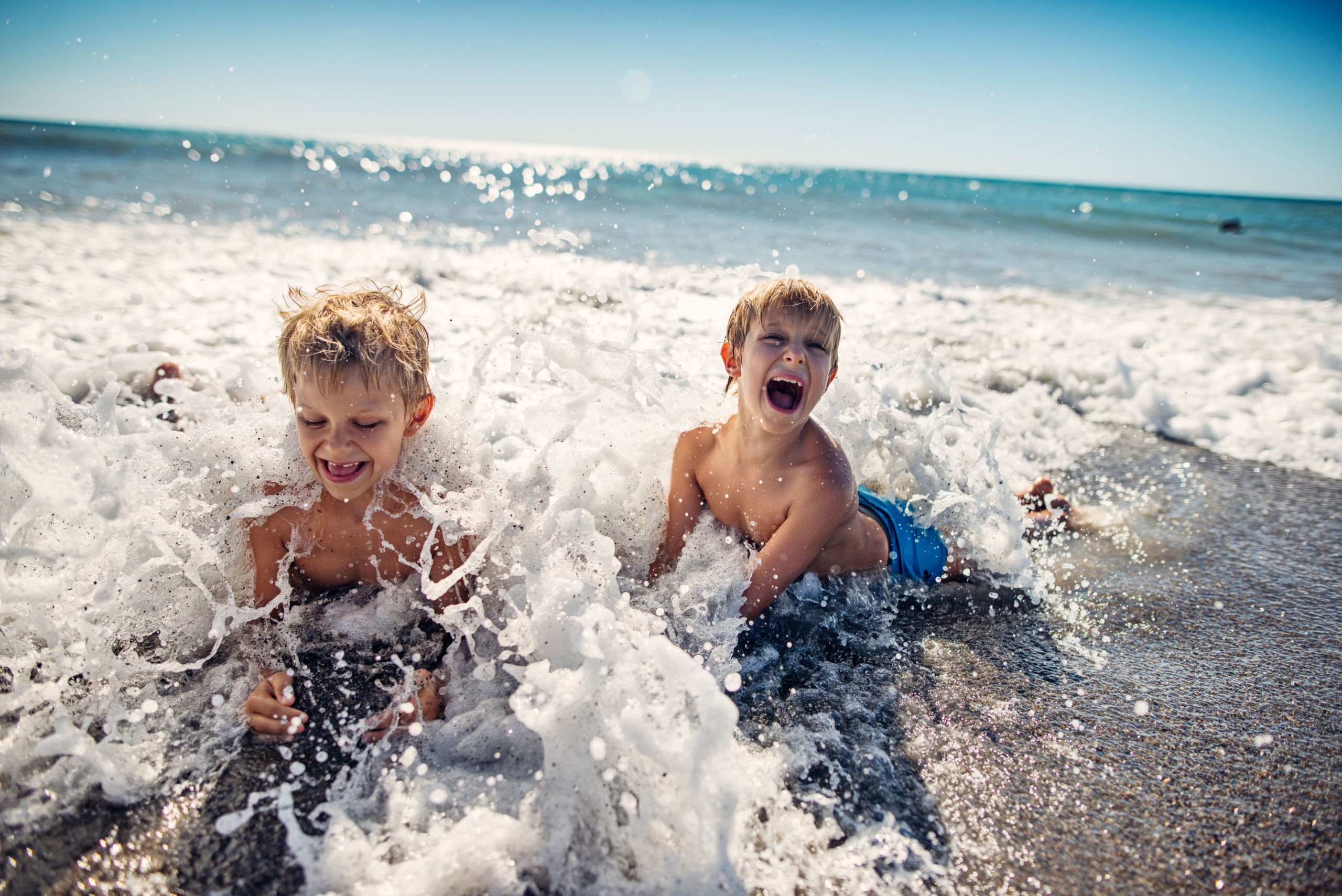 Baden im Meer kann bei Kindern Entzündungen im Gehörgang hervorrufen