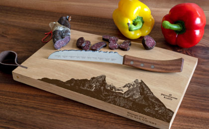 Schweizer Universalmesser mit Holzbrettchen